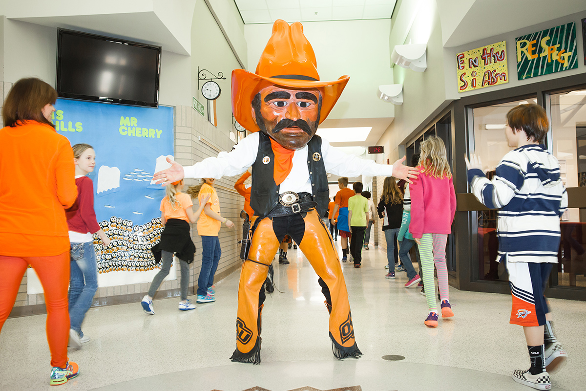 Pistol Pete giving high fives in the hall Pistol Pete giving high fives in the hall
